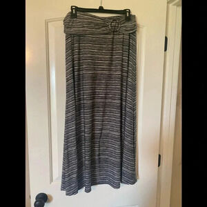 Robert Louis Gray Variation Elastic Waist Skirt. Size 1X